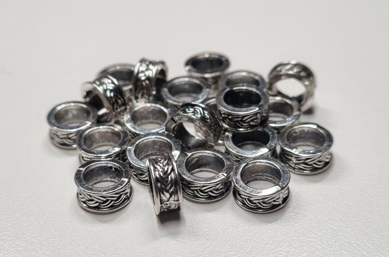 20 silverfärgade spacer beads i metall (9x4 mm)