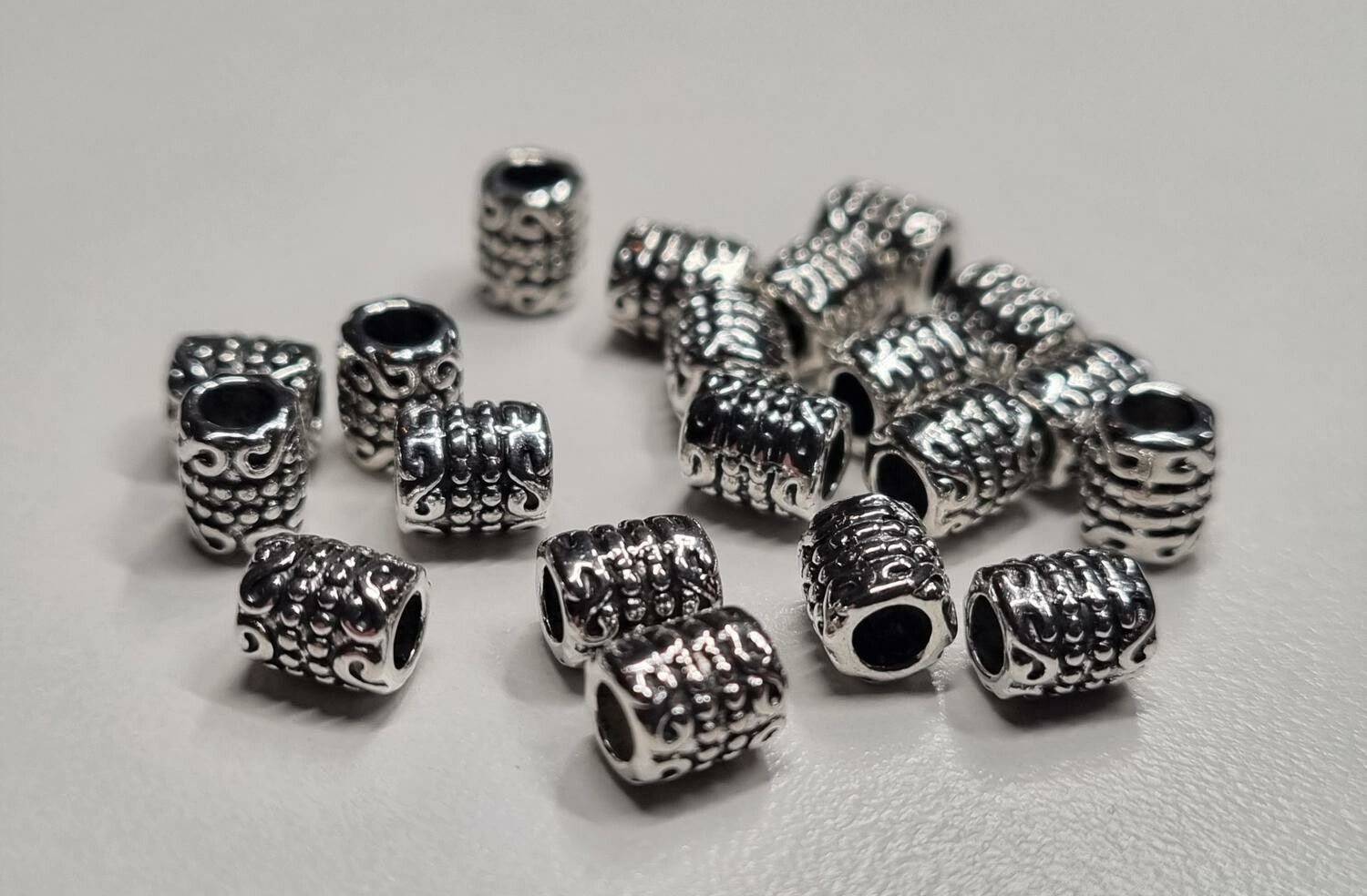 20 silverfärgade spacer beads i metall (5x6 mm)