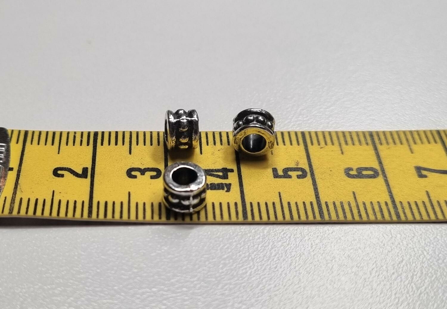 20 silverfärgade spacer beads i metall (6x6 mm)
