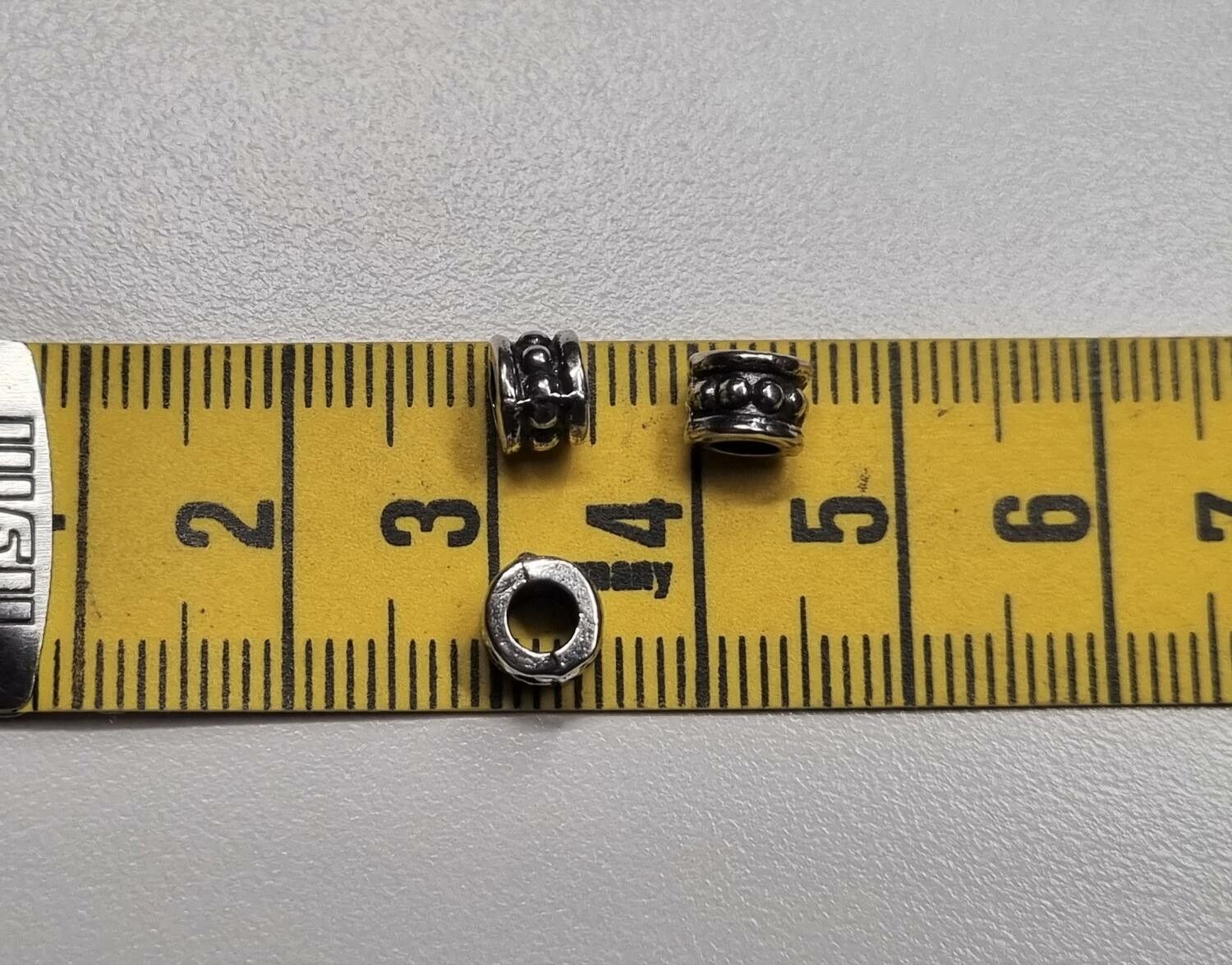 20 silverfärgade spacer beads i metall (6x6 mm)