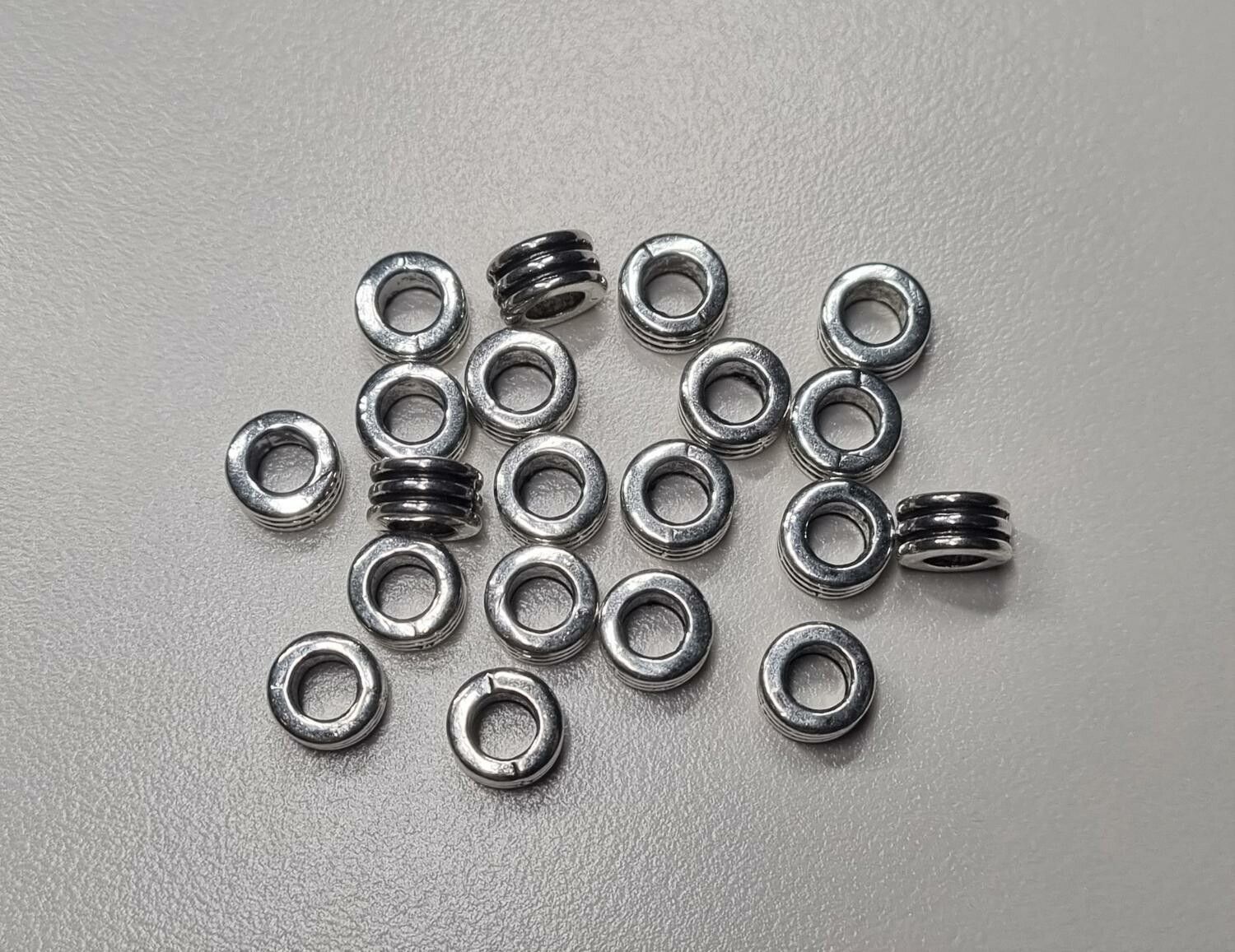 20 silverfärgade spacer beads i metall (6x6 mm)