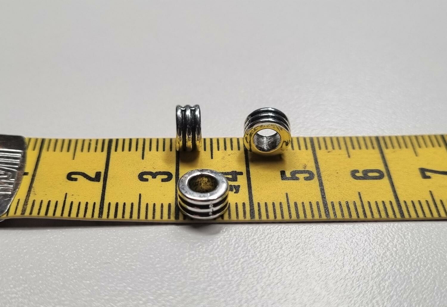 20 silverfärgade spacer beads i metall (6x6 mm)