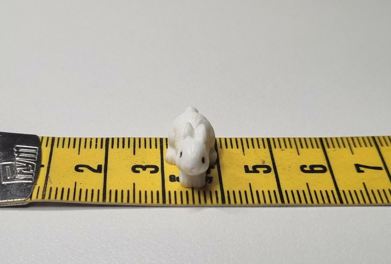 Söt liten kanin, miniatyr (1,7 cm lång)