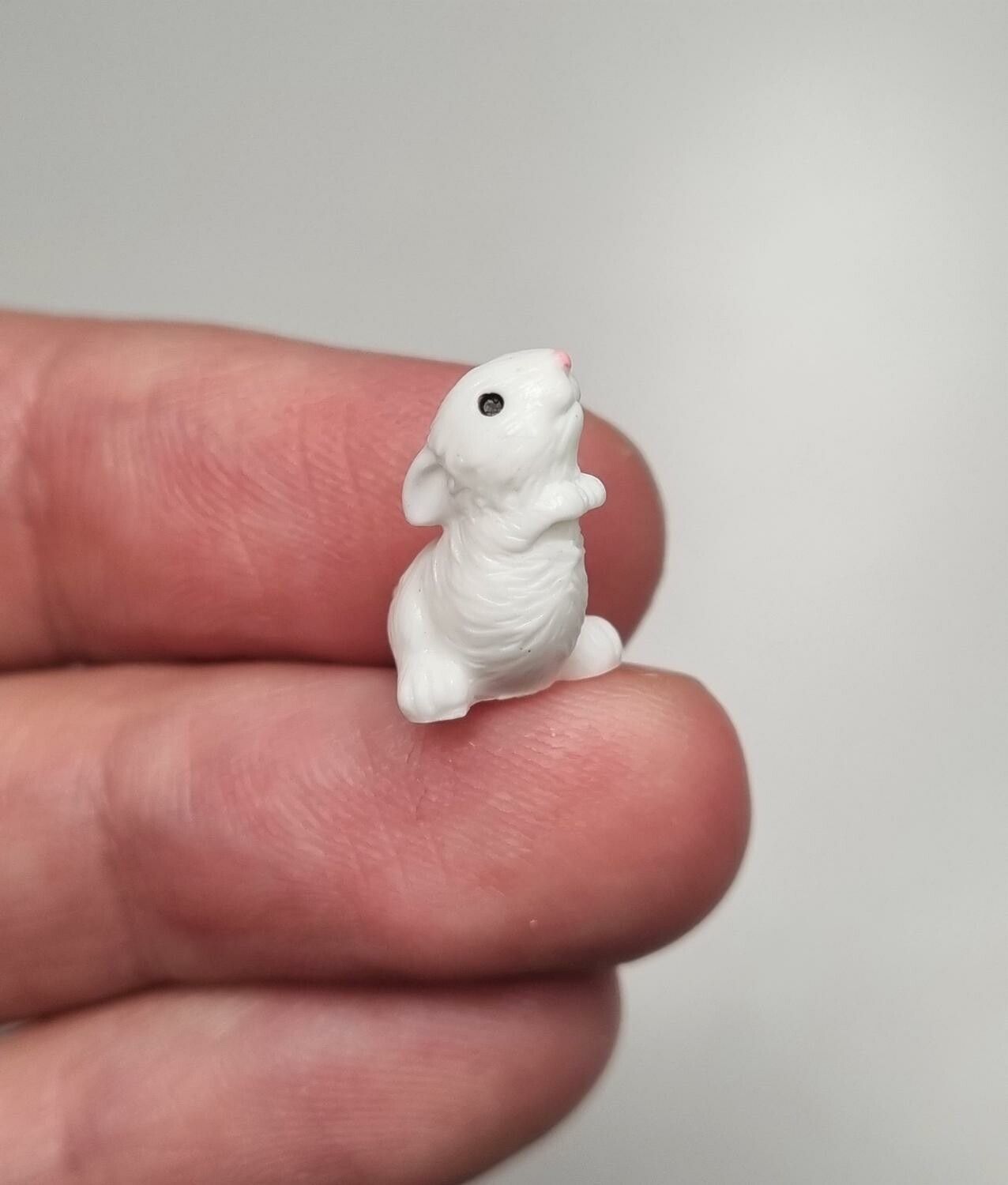 Söt liten kanin, miniatyr (1,5 cm hög)
