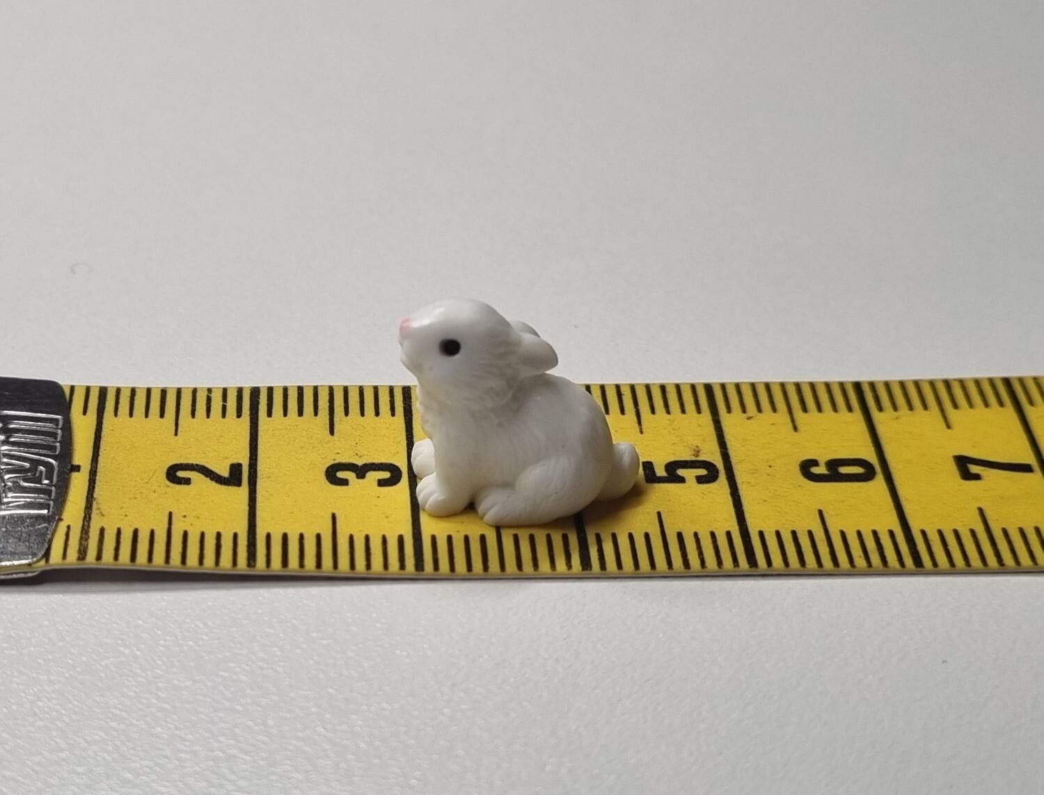 Söt liten kanin, miniatyr (1,4 cm hög)