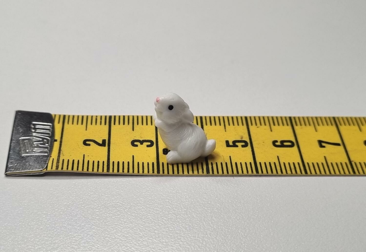 Söt liten kanin, miniatyr (1,5 cm hög)