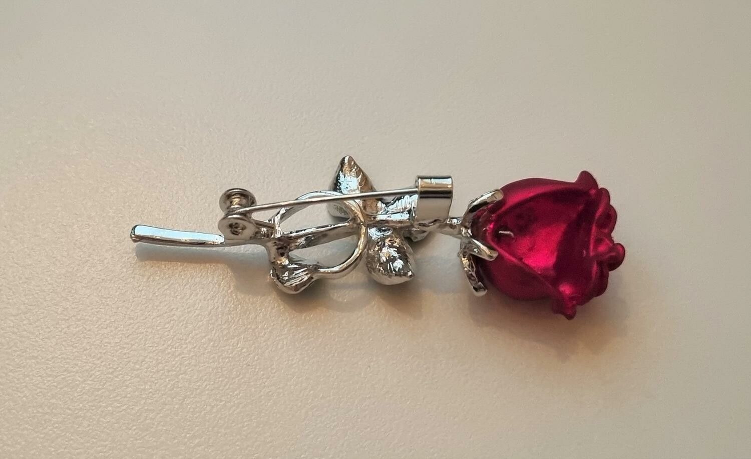 1 st detaljrik brosch hänge - Röd ros