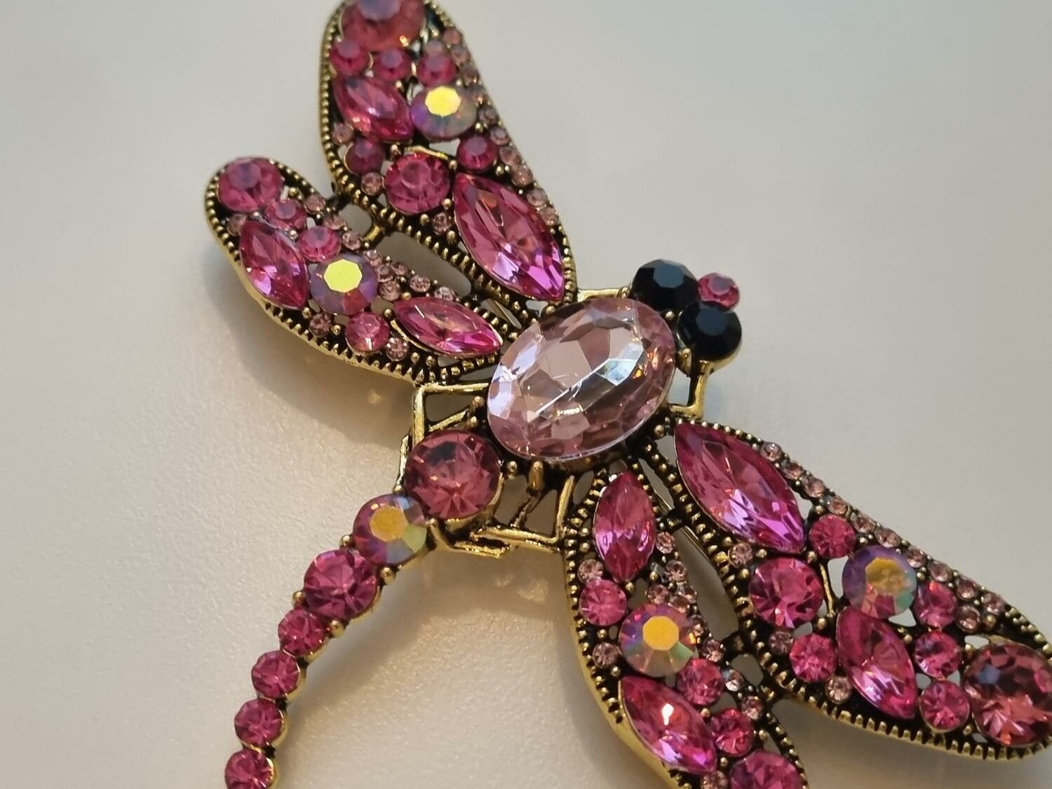 1 st stor detaljrik brosch hänge - Trollslända (rosa/cerise)