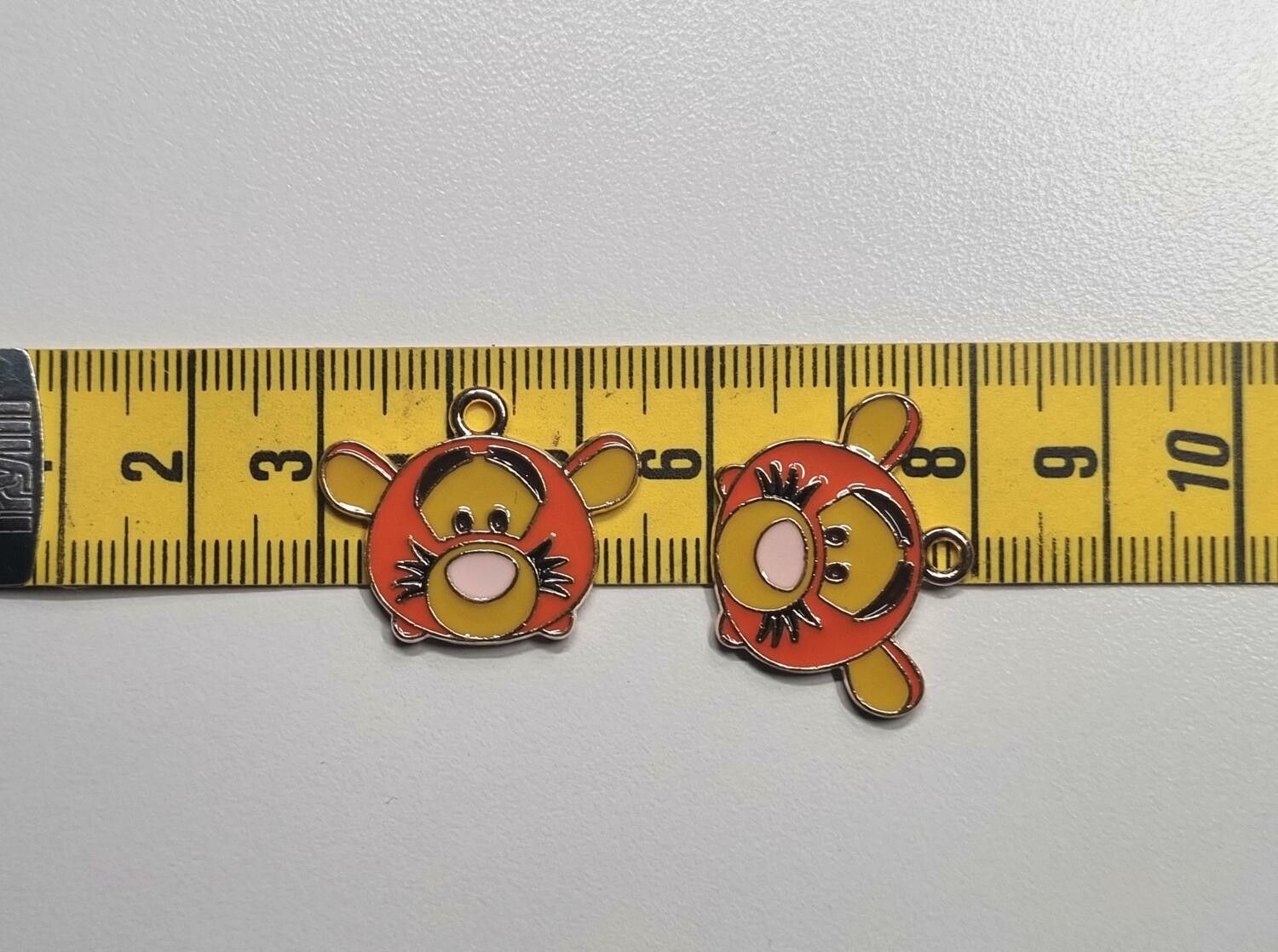 2 st söta Tigrar, hängen / berlocker / charms