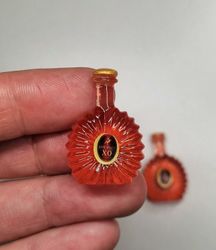 XO cognac, cognacflaskor, miniatyrer till dockskåp, tittskåp (2 st, röd)
