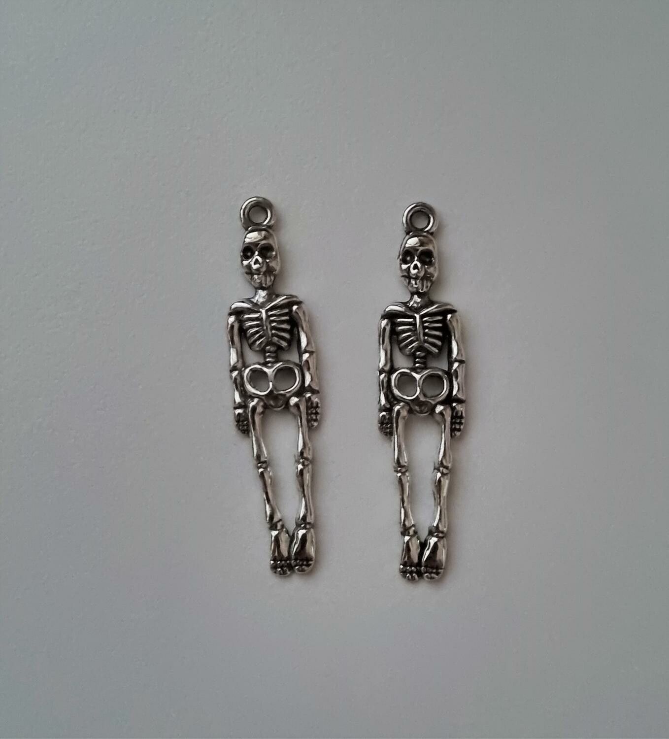 2 st Skelett, Skeleton. Berlocker / charms för smyckestillverkning