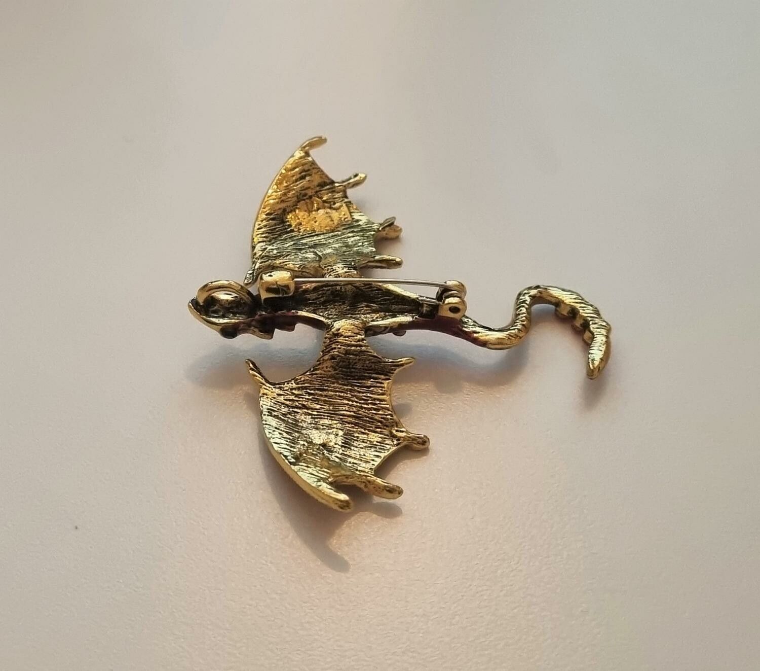 1 st detaljrik brosch hänge - Drake (röd)