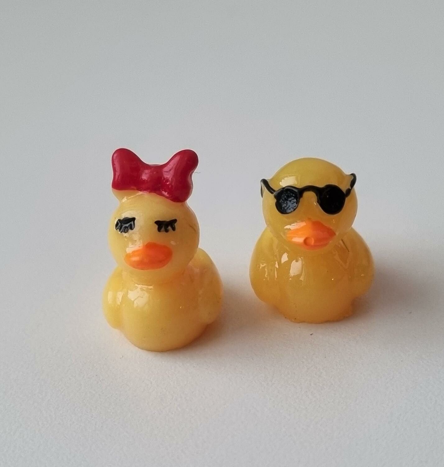 2 st små ankor. Miniatyrer / figuriner för dockskåpet, tittskåp mm