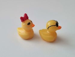 2 st små ankor. Miniatyrer / figuriner för dockskåpet, tittskåp mm