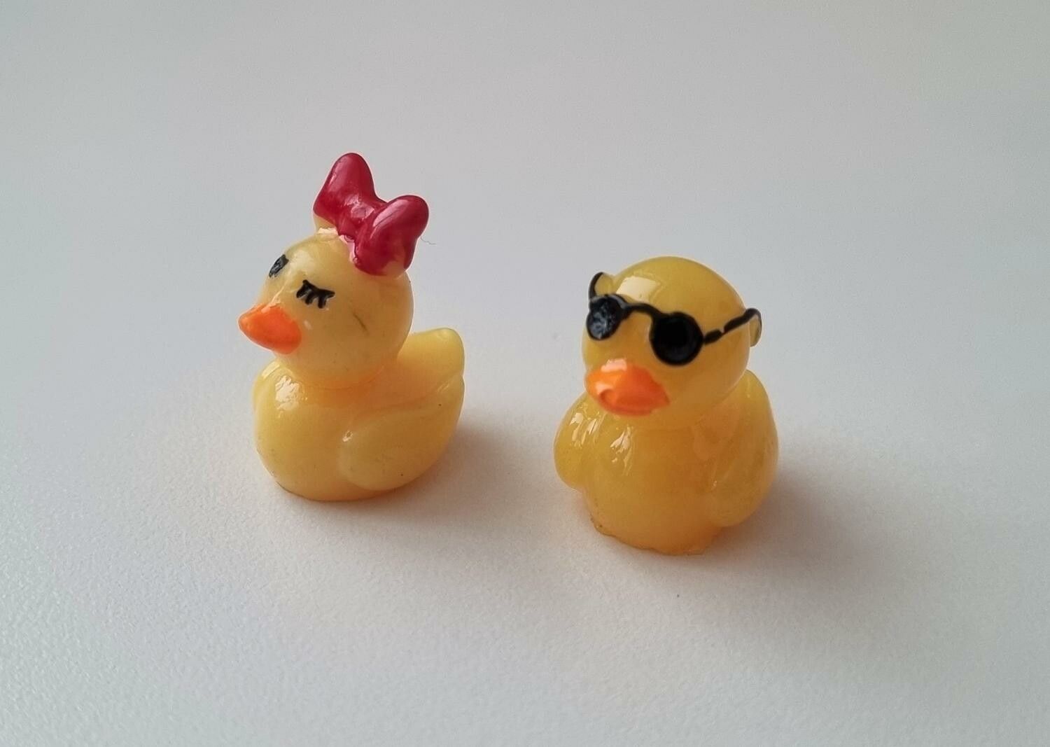 2 st små ankor. Miniatyrer / figuriner för dockskåpet, tittskåp mm