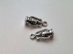2 st små lyktor, miniatyrer / berlocker / charms (silverfärgade)
