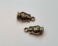 2 st små lyktor, miniatyrer / berlocker / charms (bronsfärgade)