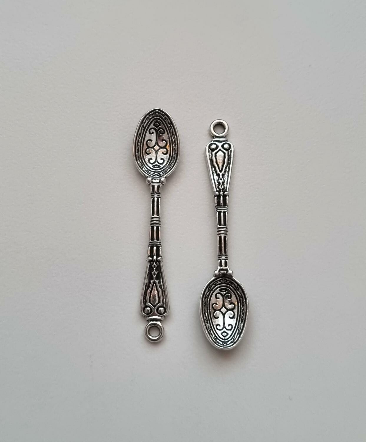 2 st Skedar, berlocker charms miniatyrer