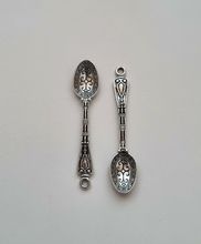2 st Skedar, berlocker charms miniatyrer