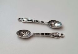 2 st Skedar, berlocker charms miniatyrer
