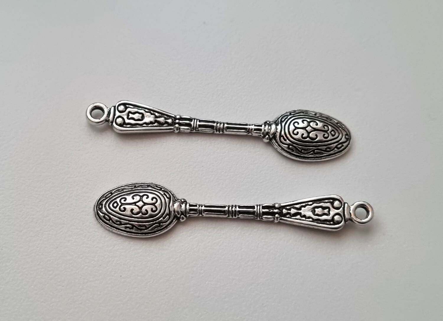 2 st Skedar, berlocker charms miniatyrer