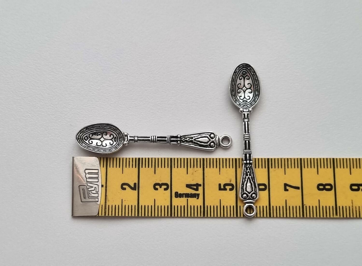 2 st Skedar, berlocker charms miniatyrer