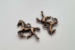 2 st hästar, hästberlocker, berlocker charms