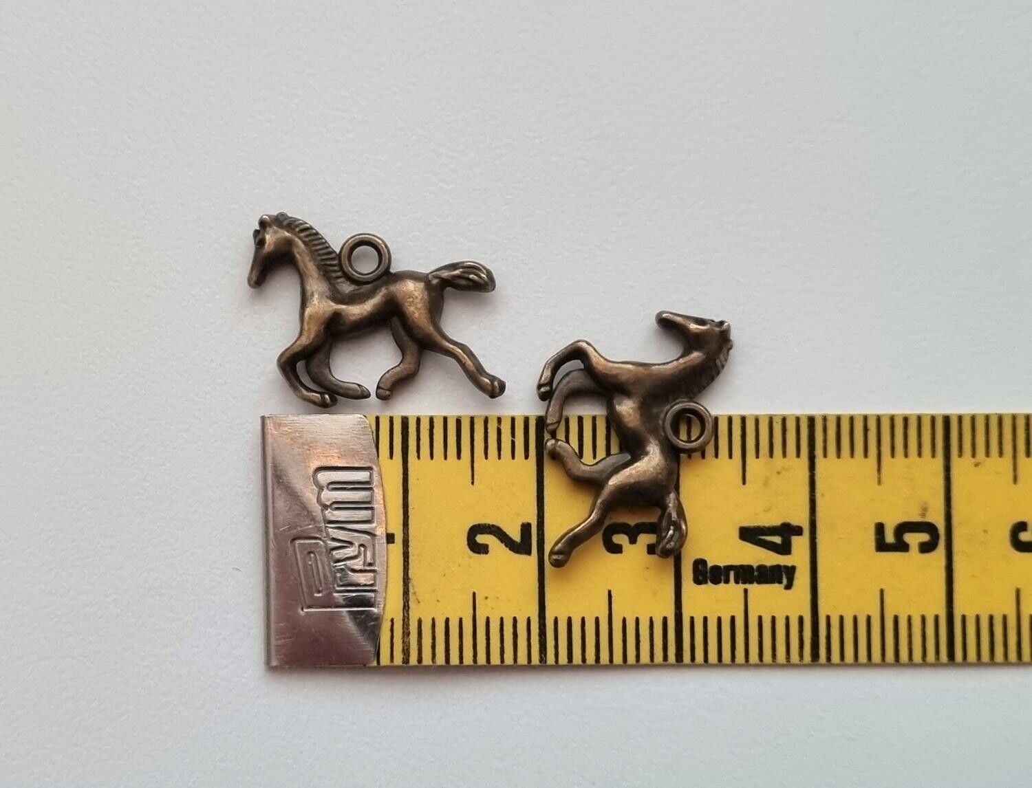 2 st hästar, hästberlocker, berlocker charms