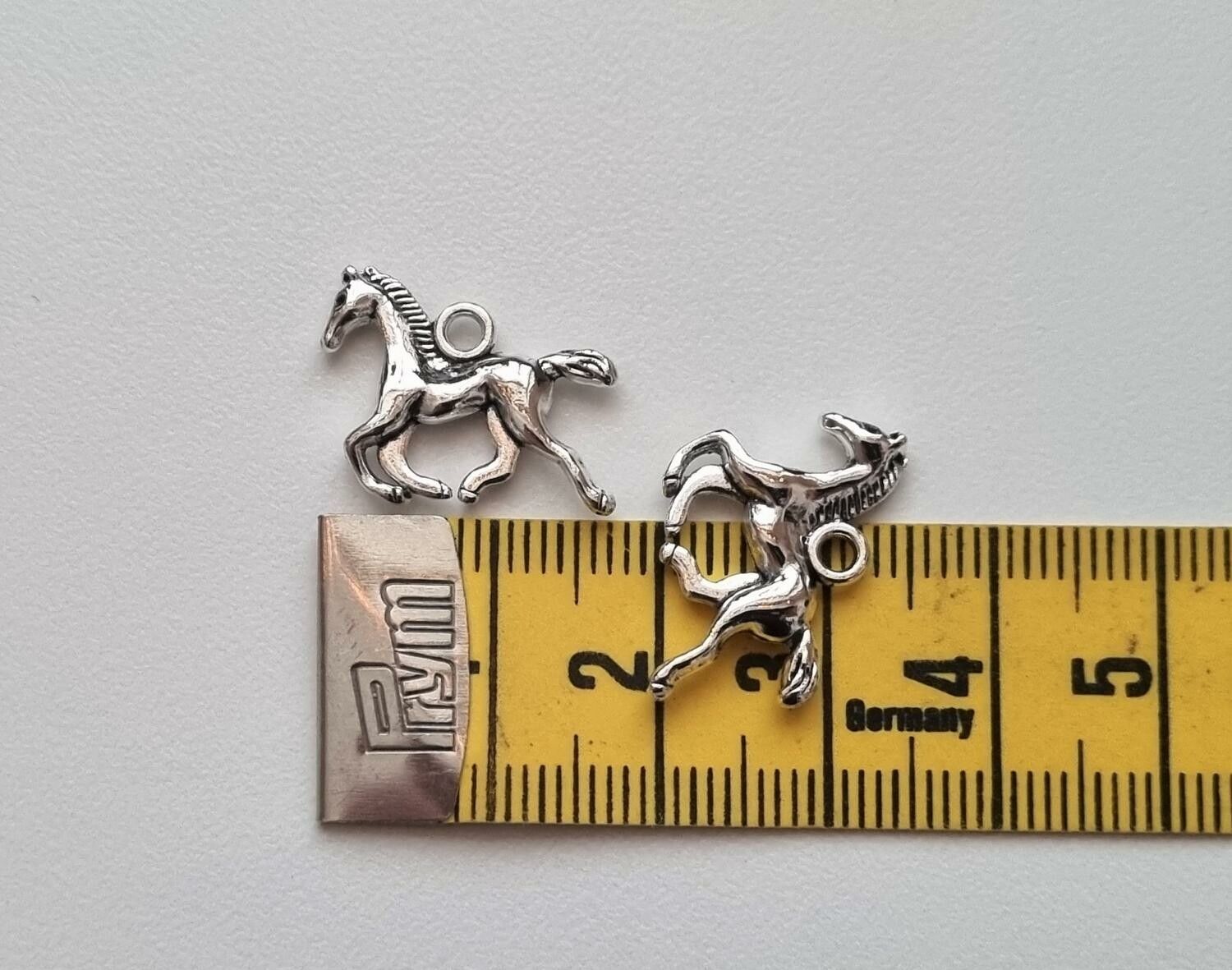 2 st hästar, hästberlocker, berlocker charms