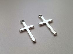 2 st Kors berlocker / charms (silverfärgade)