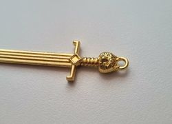 Svärd minisvärd miniatyr till dockskåp dockhus tittskåp