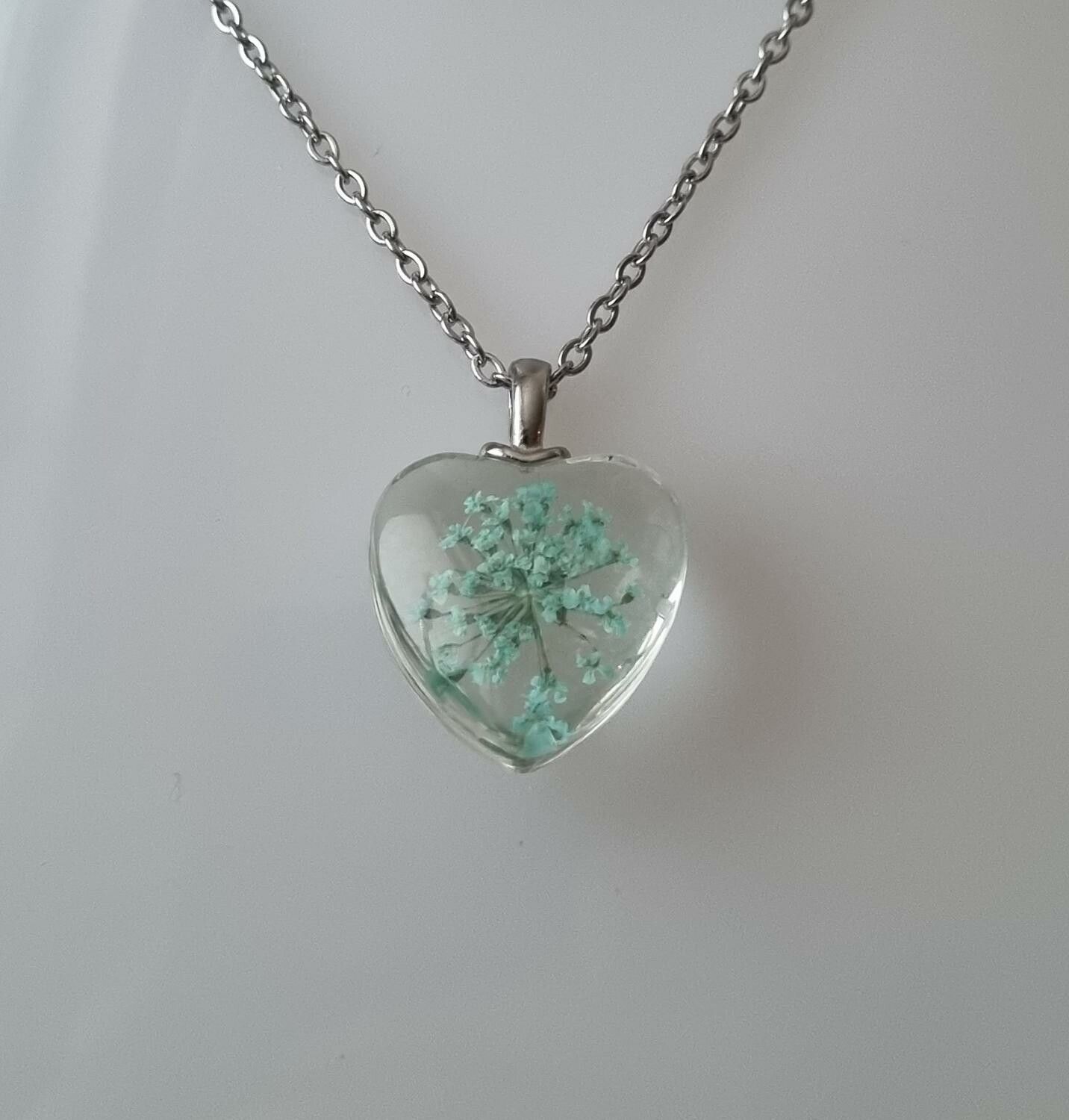 Halsband med hjärtformad glasberlock - Turkos glasberlock