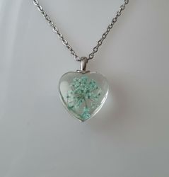 Halsband med hjärtformad glasberlock - Turkos glasberlock