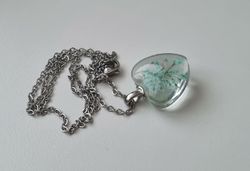 Halsband med hjärtformad glasberlock - Turkos glasberlock