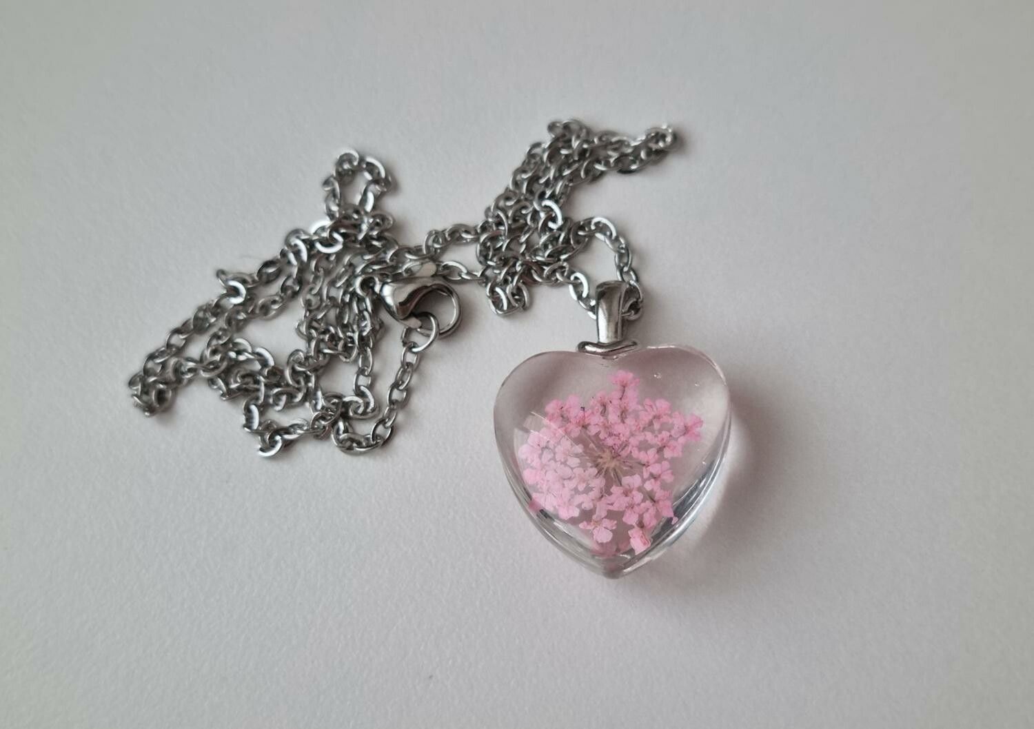 Halsband med hjärtformad glasberlock - Rosa glasberlock