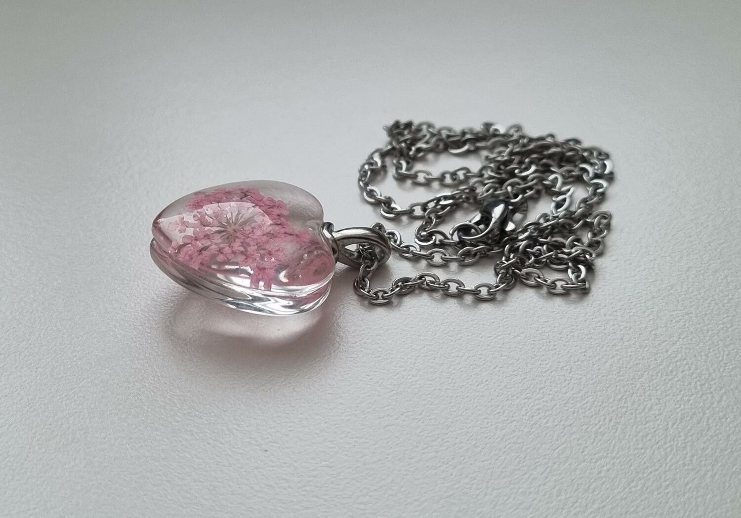 Halsband med hjärtformad glasberlock - Rosa glasberlock