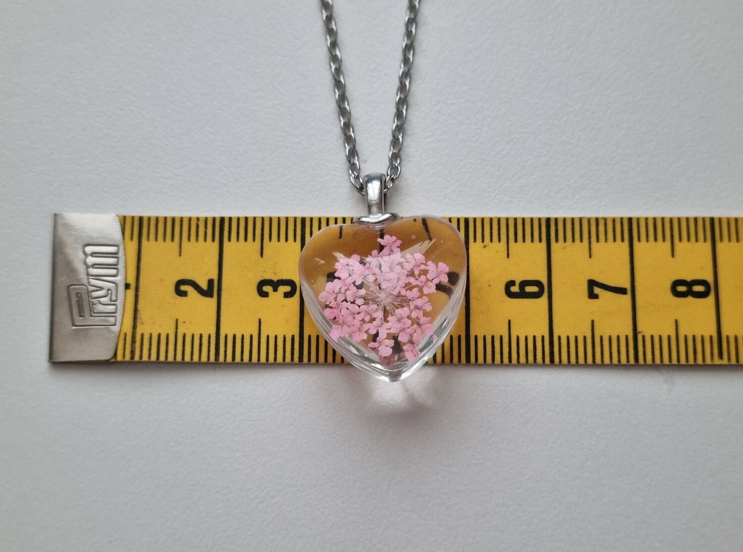 Halsband med hjärtformad glasberlock - Rosa glasberlock