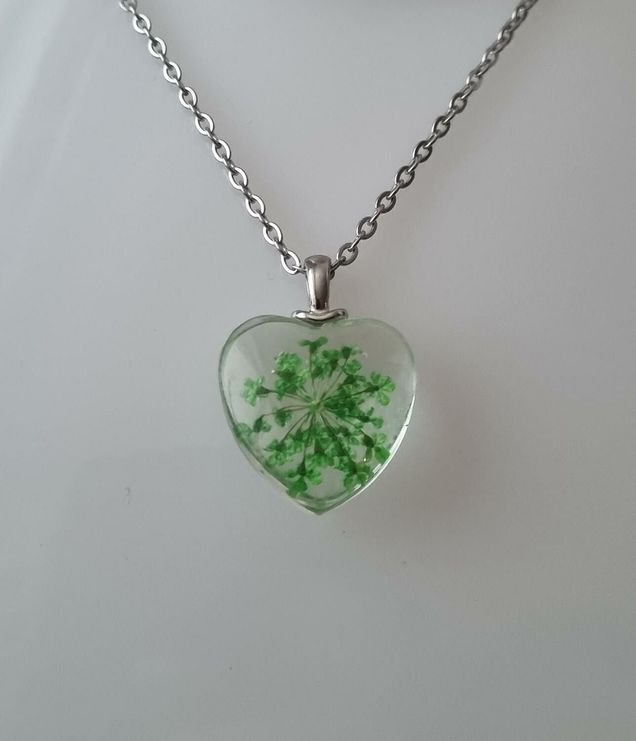 Halsband med hjärtformad glasberlock - Grön glasberlock