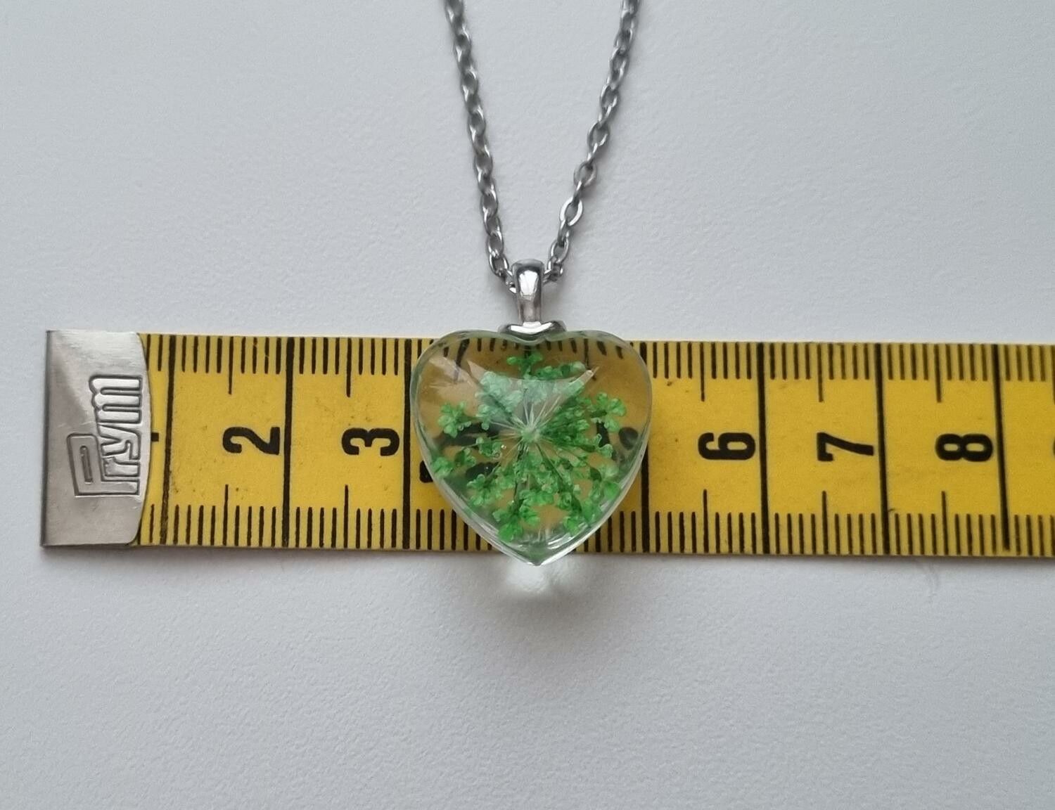 Halsband med hjärtformad glasberlock - Grön glasberlock