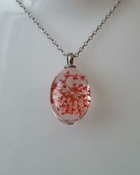 Halsband med oval glasberlock - Röd glasberlock