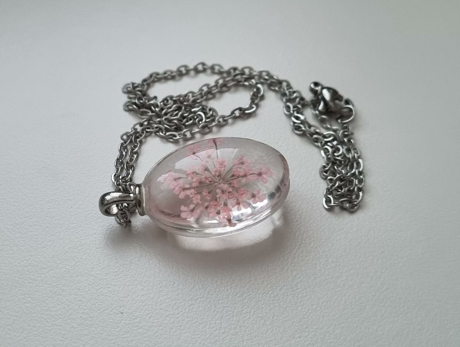 Halsband med oval glasberlock - Rosa glasberlock