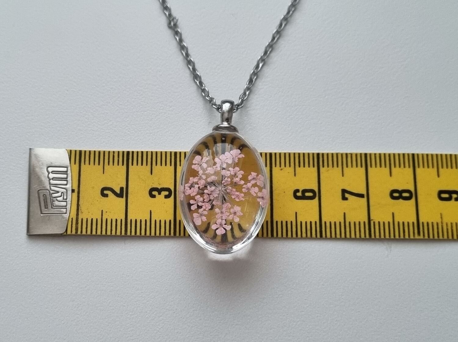 Halsband med oval glasberlock - Rosa glasberlock