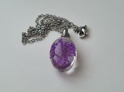 Halsband med oval glasberlock - Lila glasberlock