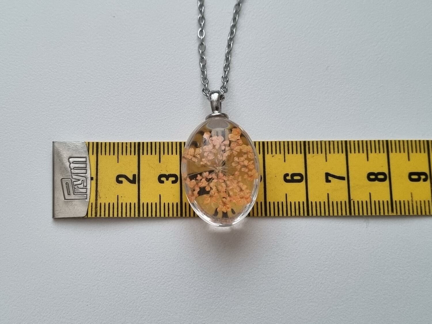 Halsband med oval glasberlock - Orange glasberlock