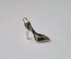 Silverfärgad klacksko, sko - Berlock / charm