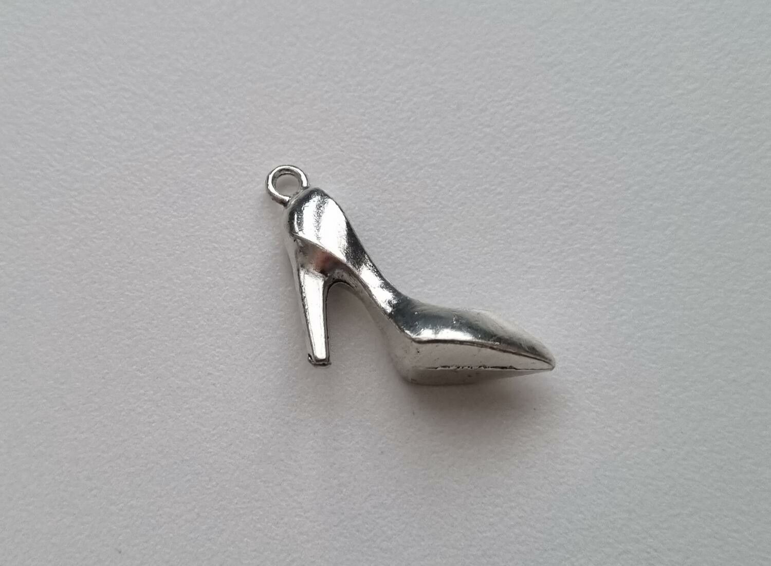 Silverfärgad klacksko, sko - Berlock / charm