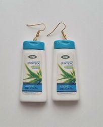 Ett par örhängen, Shampoo / duschcreme (32,5 gram)