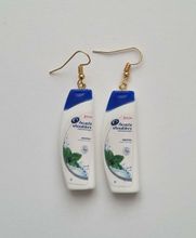 Ett par örhängen, Shampoo / duschcreme (9 gram)