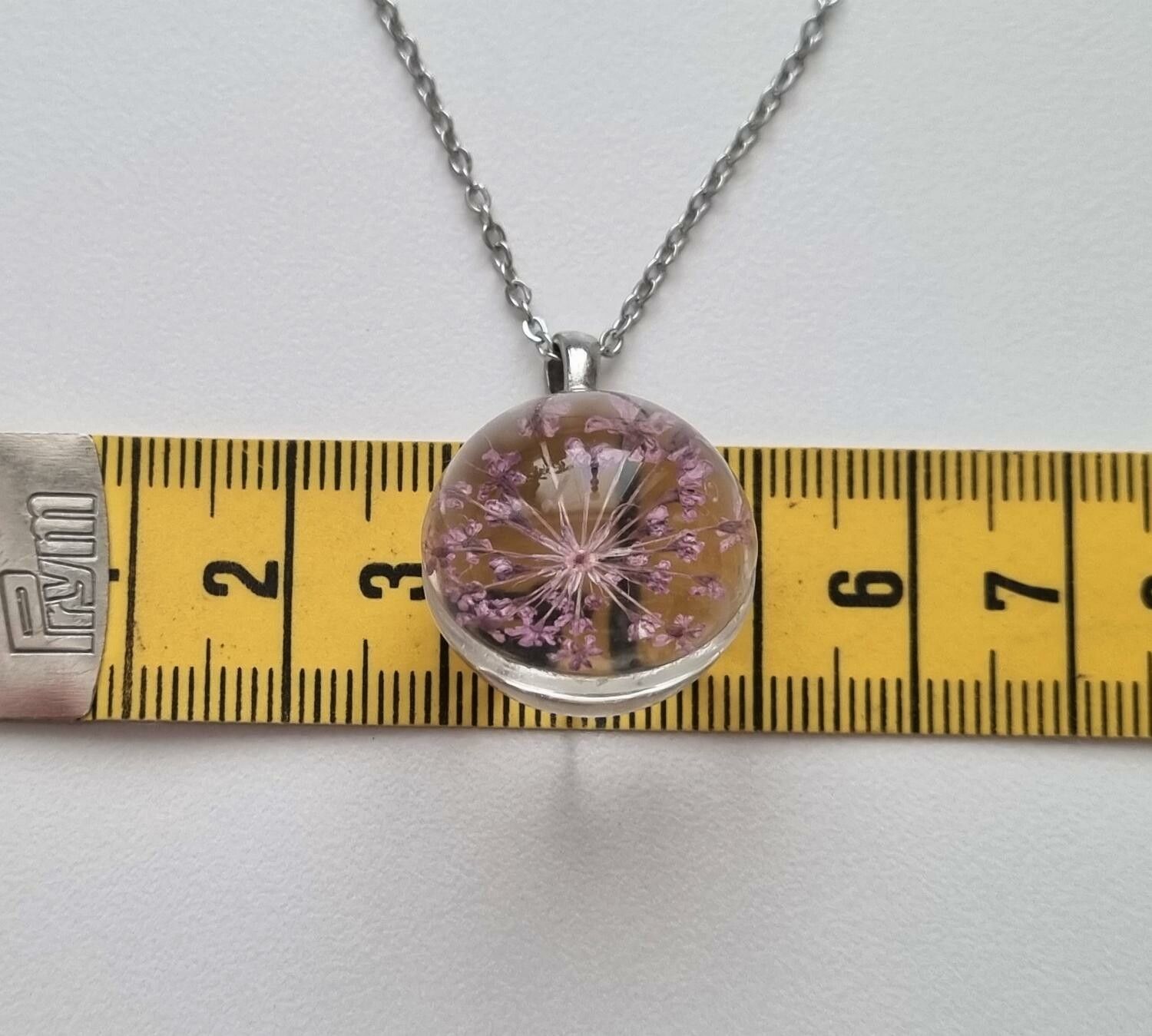 Halsband med rund glasberlock (45-50 cm lång kedja) - Lila glasberlock