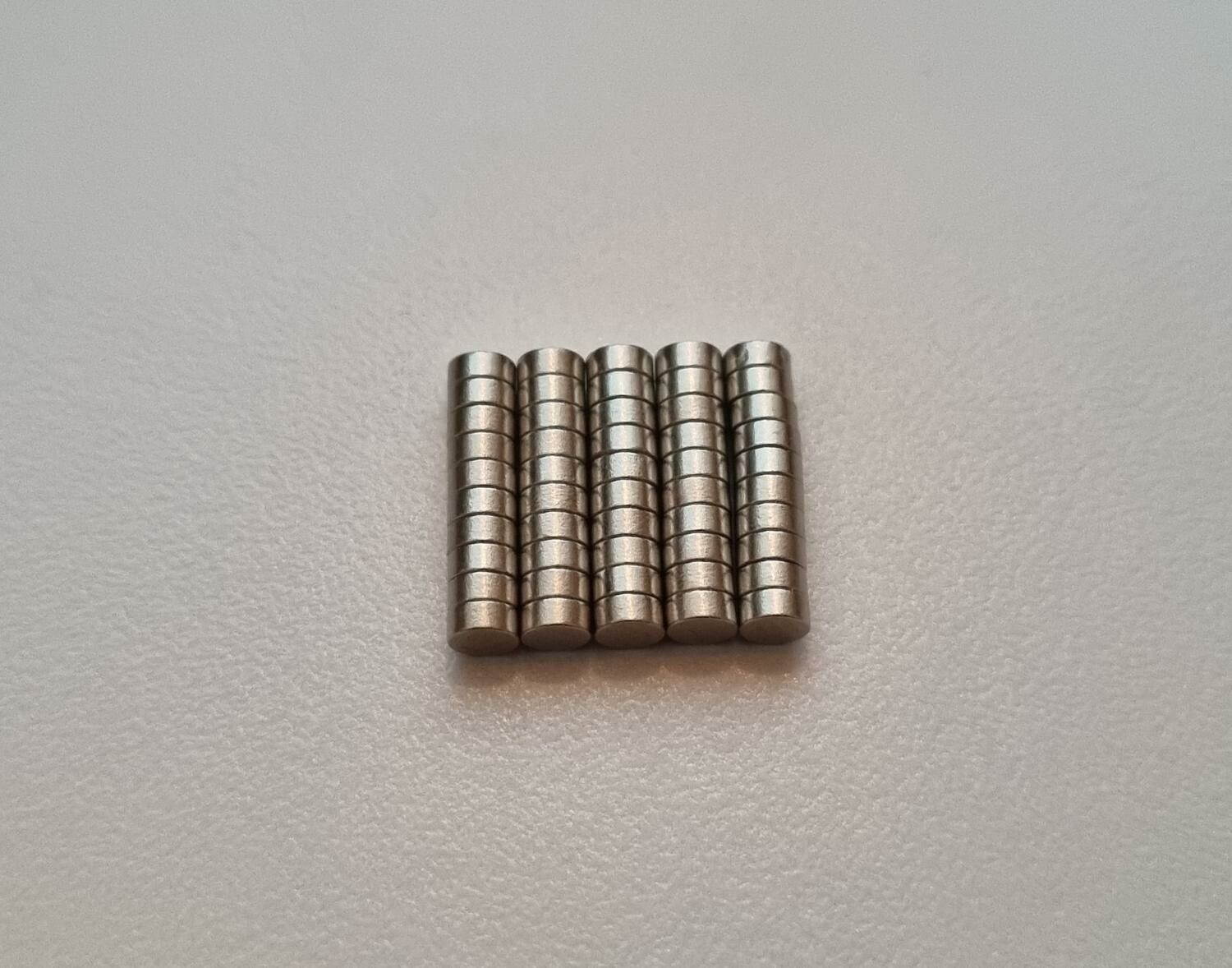 50 st Neodymium magneter (3x1,5 mm) runda magneter